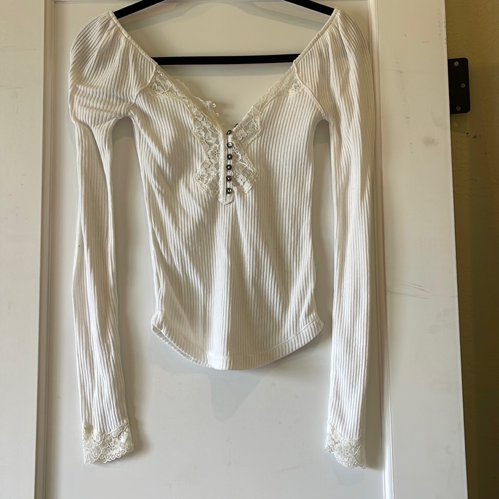 White lace button up cropped long sleeve